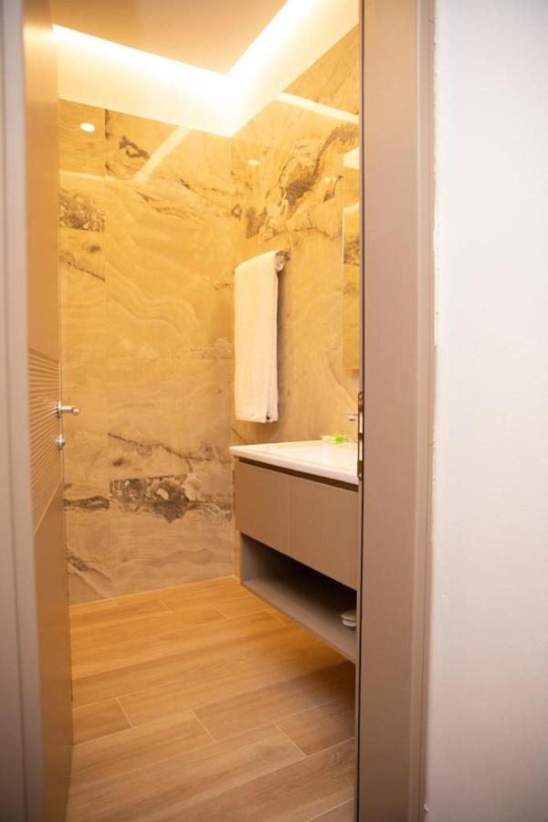 Hotel Continental Durres Bagian luar foto