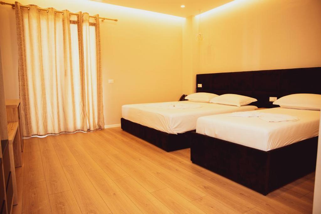 Hotel Continental Durres Bagian luar foto
