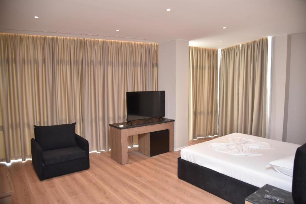 Hotel Continental Durres Bagian luar foto
